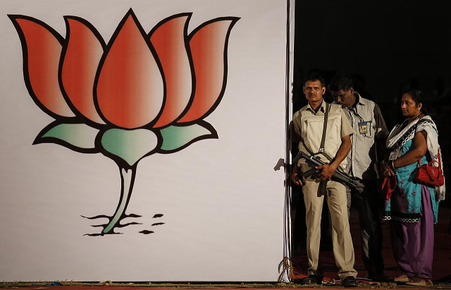 a security personnel stands next to the symbol of india 039 s ruling bharatiya janata party bjp during an election campaign rally in mumbai april 21 2014 photo reuters