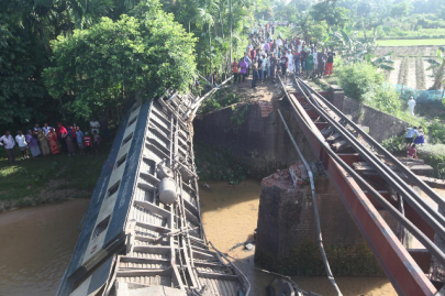 16 dead as trains collide in bangladesh 16 dead as trains collide in bangladesh