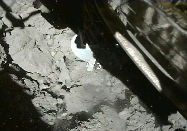 the samples collected by japan 039 s hayabusa 2 probe could provide clues to the origins of the solar system photo afp the samples collected by japan 039 s hayabusa 2 probe could provide clues to the origins of the solar system photo afp