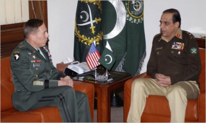 nato commander petraeus meets pakistani army chief nato commander petraeus meets pakistani army chief