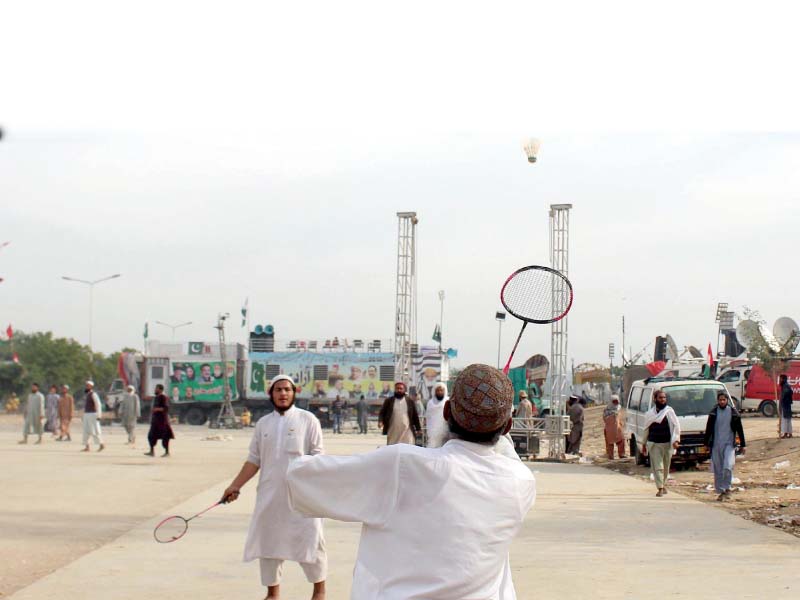 azadi march participants play badminton to stay active photo online