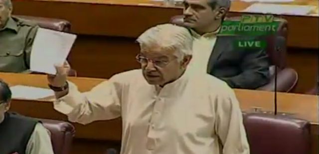 pml n leader khawaja asif photo screengrab