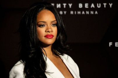 rihanna takes a break from instagram and asks family friends to forgive her rihanna takes a break from instagram and asks family friends to forgive her