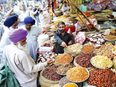 sikh yatrees relish their shopping spree sikh yatrees relish their shopping spree