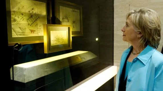 clinton tours shanghai expo ahead of beijing talks clinton tours shanghai expo ahead of beijing talks