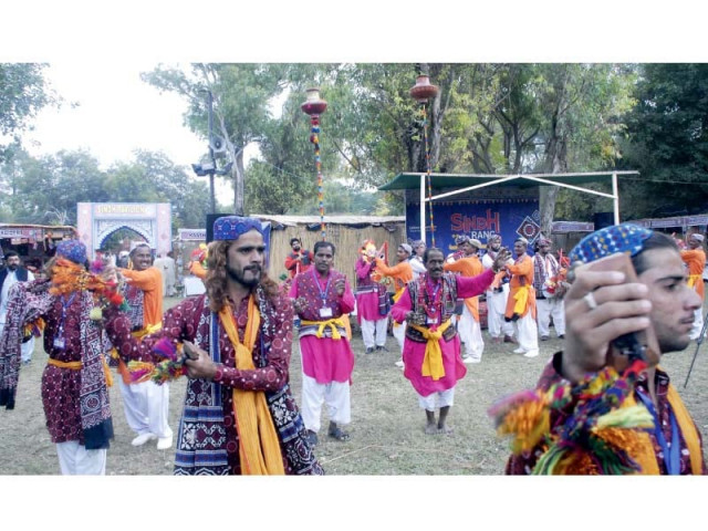 sindhi folk dancers perform on the first day of lok mela photo online sindhi folk dancers perform on the first day of lok mela photo online