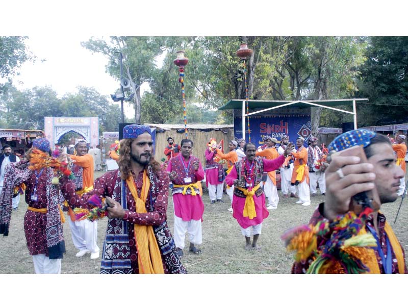 sindhi folk dancers perform on the first day of lok mela photo online