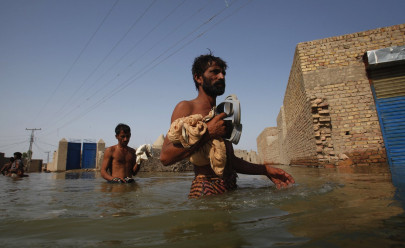 coas visits thatta relief camp coas visits thatta relief camp
