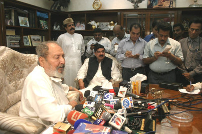 sheikh rashid suggests unifying all muslim leagues