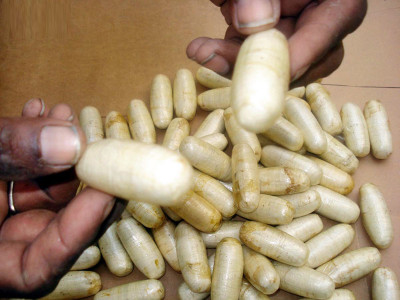 passenger held with over 1 kg of heroin at airport