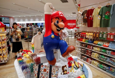 mario shopping kart nintendo unveils tokyo store to lure casual gamers