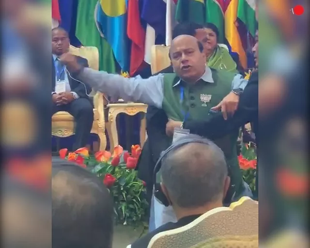 indian official tries to stop na deputy speaker qasim suri from highlighting kashmir issue at asia pacific summit screengrab express indian official tries to stop na deputy speaker qasim suri from highlighting kashmir issue at asia pacific summit screengrab express