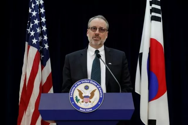 us envoy james dehart said washington had cut short the meeting to give seoul quot some time to reconsider quot on hiking its contribution for maintaining american troops on its soil photo afp us envoy james dehart said washington had cut short the meeting to give seoul quot some time to reconsider quot on hiking its contribution for maintaining american troops on its soil photo afp