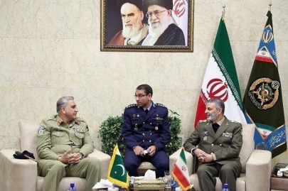 general bajwa discusses regional security with iranian commanders general bajwa discusses regional security with iranian commanders