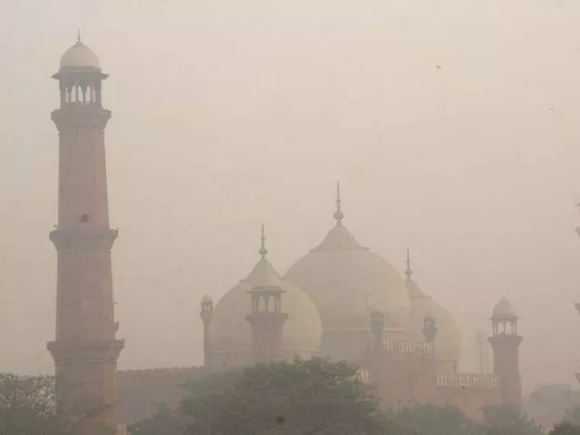 smog hangs in the air around badshahi mosque in lahore photo express file smog hangs in the air around badshahi mosque in lahore photo express file