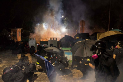 diehards hold out at hong kong campus as foreign pressure grows diehards hold out at hong kong campus as foreign pressure grows