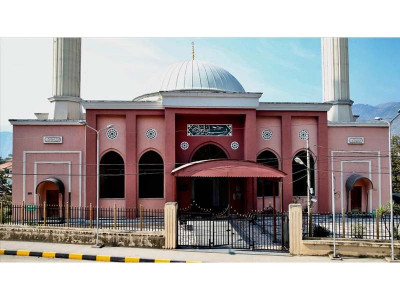 ottoman style mosque allures visitors in muzaffarabad