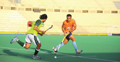 pakistan hold netherlands in opener