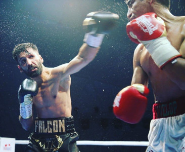 watch pakistani boxer muhammad waseem beats mexican opponent in amir khan s presence