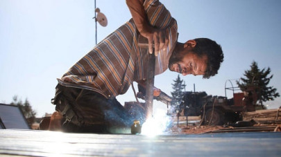syria s camps metalsmith welds shelter for displaced syria s camps metalsmith welds shelter for displaced