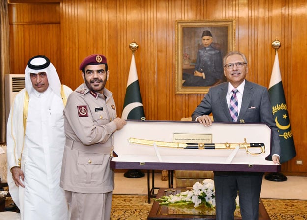 qatari commander presents a sword to president arif alvi photo pid