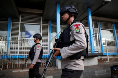 indonesia arrests dozens of chinese over online scam