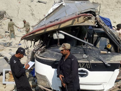 nine navy personnel martyred 29 injured in balochistan bus accident nine navy personnel martyred 29 injured in balochistan bus accident