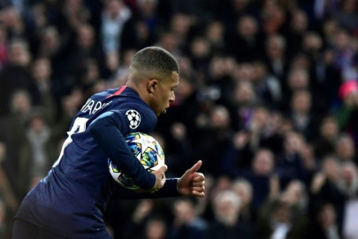 mbappe stars as psg snatch dramatic point at real madrid
