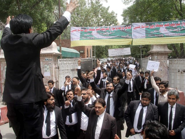 lawyers body accuses pti govt of seeking to give service extension to gen qamar and rescue gen musharraf photo ppi file lawyers body accuses pti govt of seeking to give service extension to gen qamar and rescue gen musharraf photo ppi file