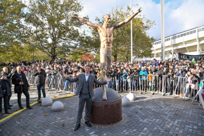 watch zlatan ibrahimovic s statue vandalised in malmo after investing in hammarby watch zlatan ibrahimovic s statue vandalised in malmo after investing in hammarby