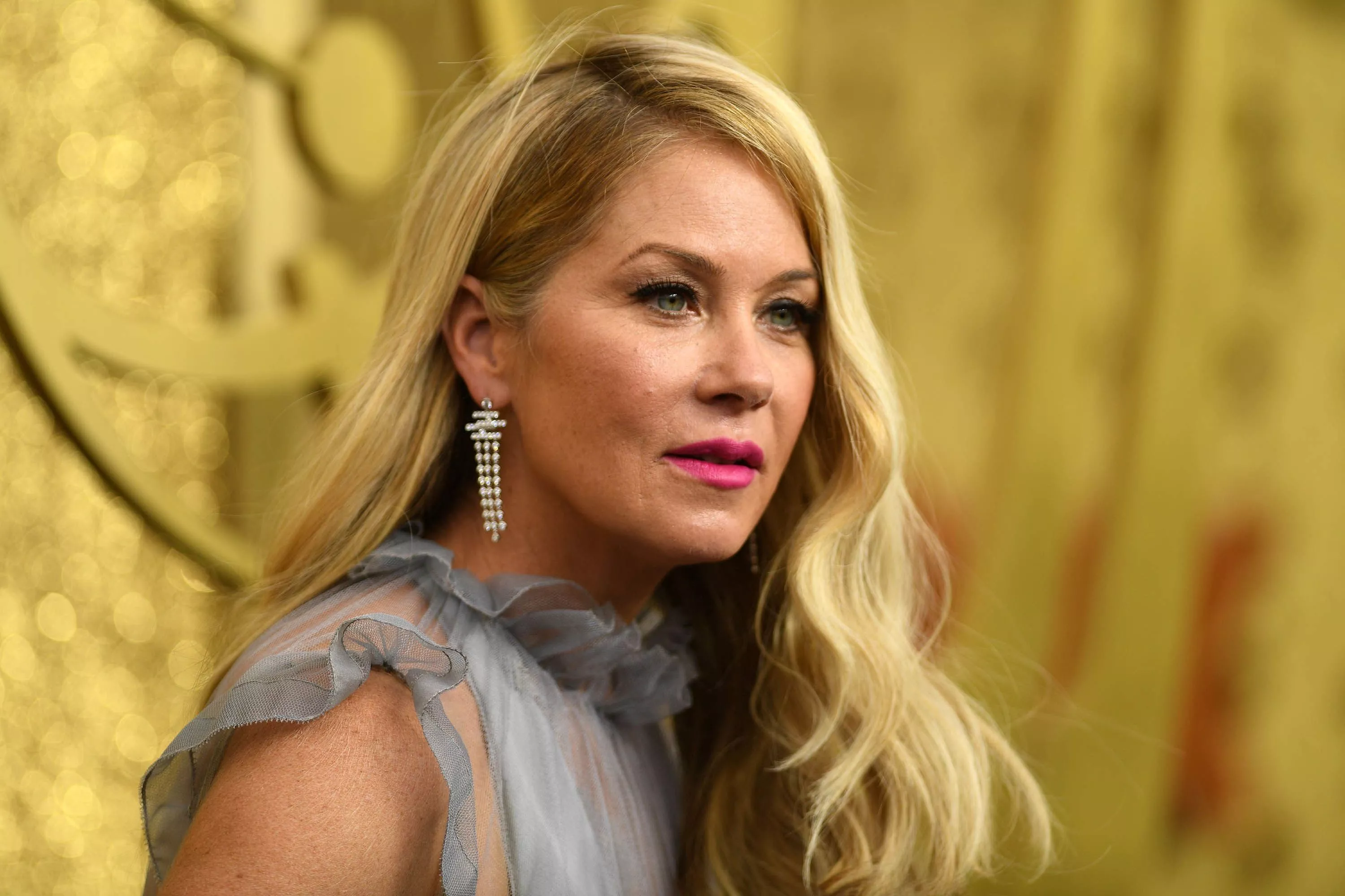 christina applegate gets real about breast cancer battle i was lying my a off christina applegate gets real about breast cancer battle i was lying my a off