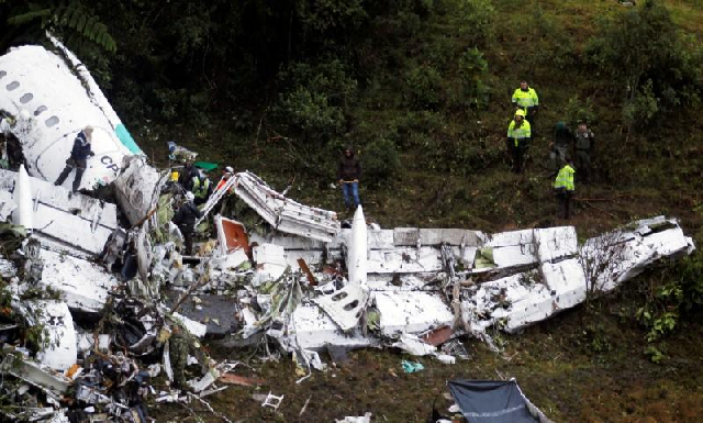 seven dead in small plane crash in canada