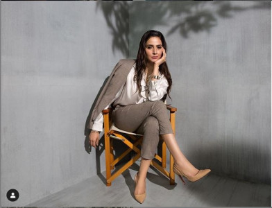 aik he piece hai aisa sarmad khoosat gushes over saba qamar aik he piece hai aisa sarmad khoosat gushes over saba qamar