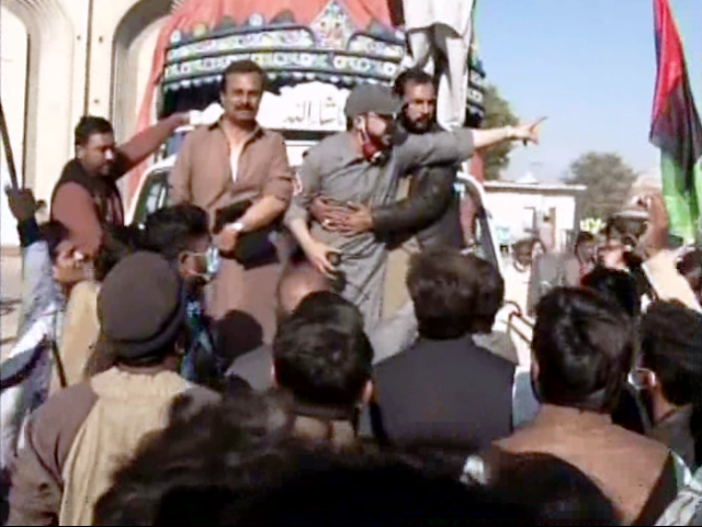 protesters in multan photo express