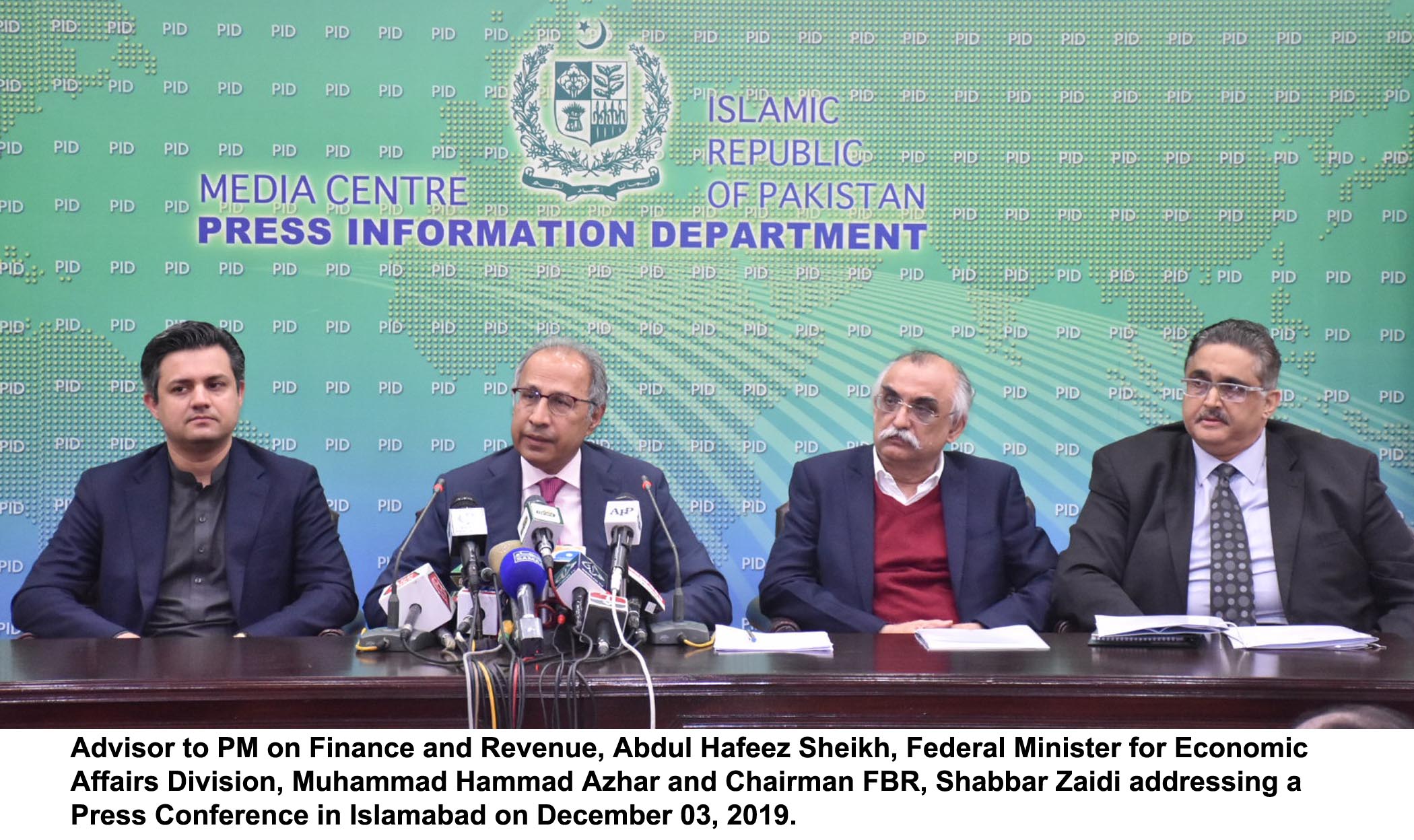 government 039 s economic team addresses press conference in islamabad on tuesday photo pid
