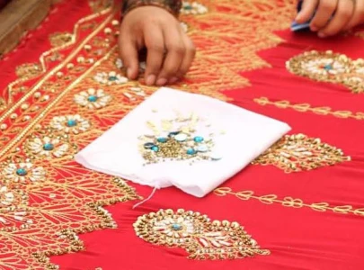 zari work languishes amid loss of business