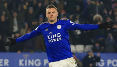 vardy scores again as leicester win seventh straight match