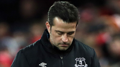 everton sack silva after dropping into bottom three
