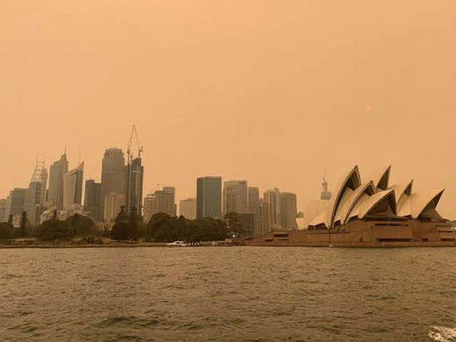 the haze from bushfires obscures the sun setting above the sydney opera house in sydney australia december 6 2019 photo reuters file