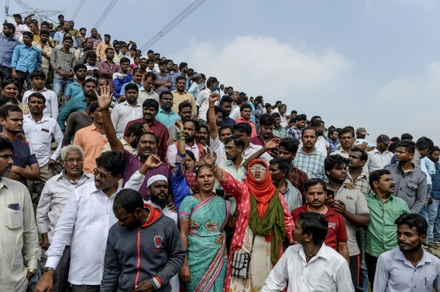 several hundred people flocked to the scene of the men 039 s deaths on friday setting off firecrackers to celebrate and showering police with flower petals photo afp