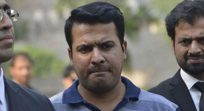 sharjeel offers teary eyed apology to pakistan teammates