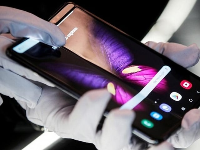 the express tribune lists down 6 foldable devices that debuted in the smartphone industry photo samsung the express tribune lists down 6 foldable devices that debuted in the smartphone industry photo samsung