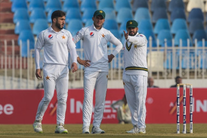 test cricket and misbah s weird decisions land in pakistan test cricket and misbah s weird decisions land in pakistan