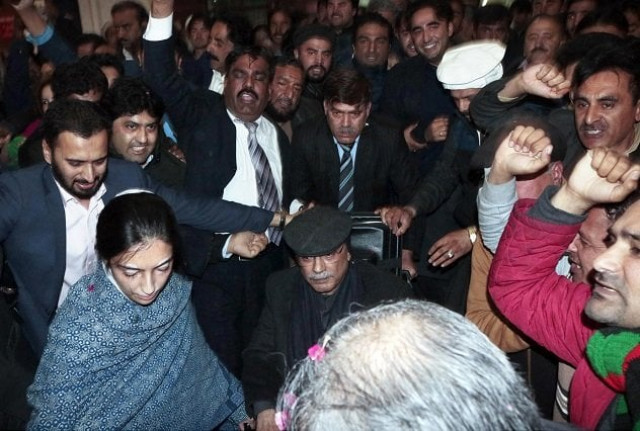 former president asif zardari leaving pims hospital after ihc granted bail on medical grounds photo online former president asif zardari leaving pims hospital after ihc granted bail on medical grounds photo online