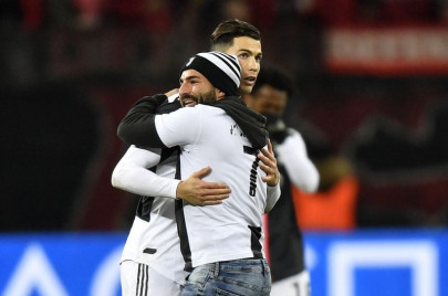watch double trouble as ronaldo rages at selfie hunting pitch invader watch double trouble as ronaldo rages at selfie hunting pitch invader