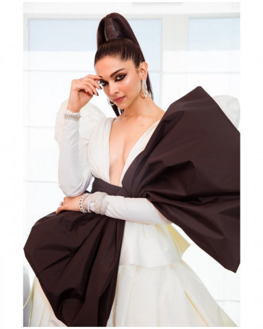 deepika padukone voted sexiest asian woman of the decade deepika padukone voted sexiest asian woman of the decade