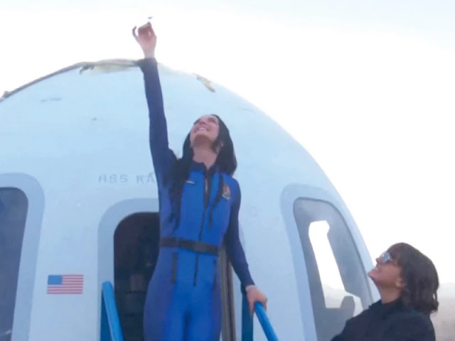 pop star katy perry comes out of the capsule in which she journalists gayle king lauren sanchez who is also billionaire jeff bezos fiance and other participants landed back on earth after blasting off into space on a blue origin rocket as part of the new shepard mission ns 31 marking the first all female flight crew in more than six decades in texas photo reuters pop star katy perry comes out of the capsule in which she journalists gayle king lauren sanchez who is also billionaire jeff bezos fiance and other participants landed back on earth after blasting off into space on a blue origin rocket as part of the new shepard mission ns 31 marking the first all female flight crew in more than six decades in texas photo reuters