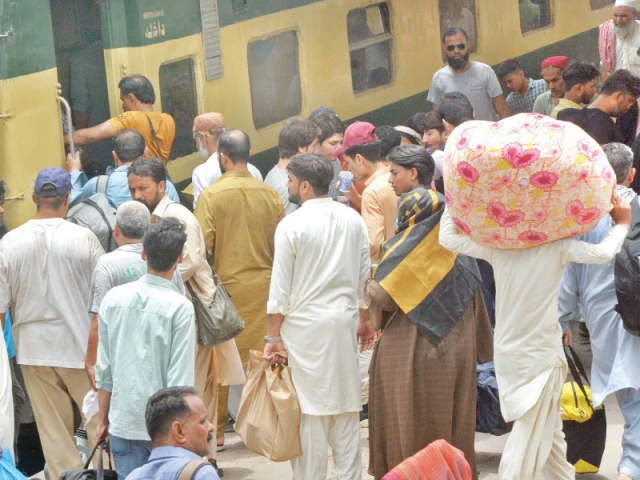 passengers board an eid special train with their luggage at karachi cantt station photo jalal qureshi express passengers board an eid special train with their luggage at karachi cantt station photo jalal qureshi express