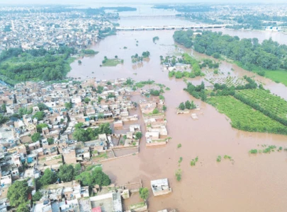 town evacuated as south punjab reels under floods