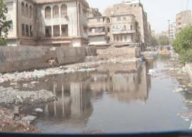 sewage and garbage crisis paralyses karachi road sewage and garbage crisis paralyses karachi road